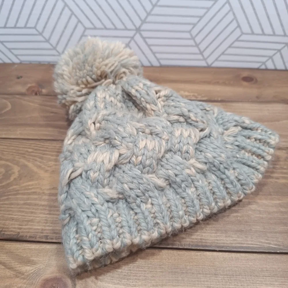 Forever 21 Cozy Chunky Knit Pom-Pom Gray & Tan Winter Warm Cable Knit Beanie Hat